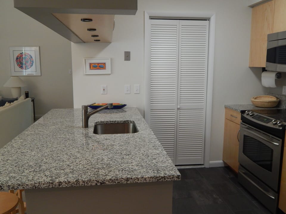 Side view of kitchen.