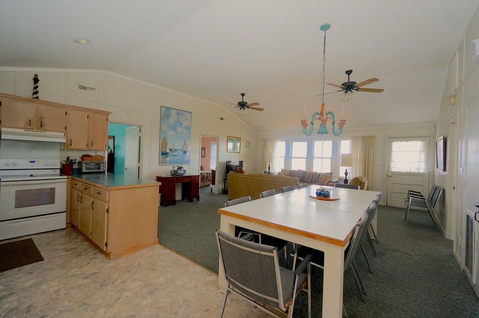 2nd Floor Kitchen/Dining Area
