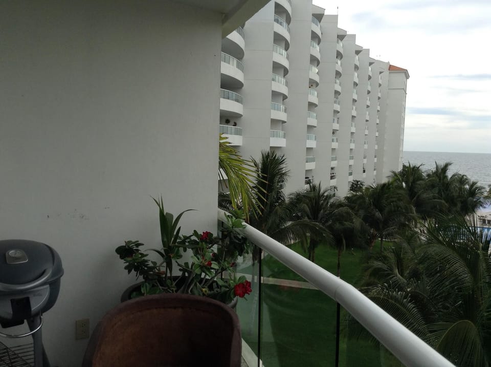 Balcony with electric grill 