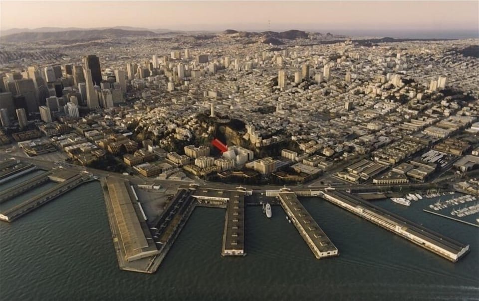 CITY'S BEST ONE BEDROOM CONDO. SITTIG ON THE DOCK OF THE BAY IN A GREAT SAN FRANCISCO  NEIGHBORHOOD