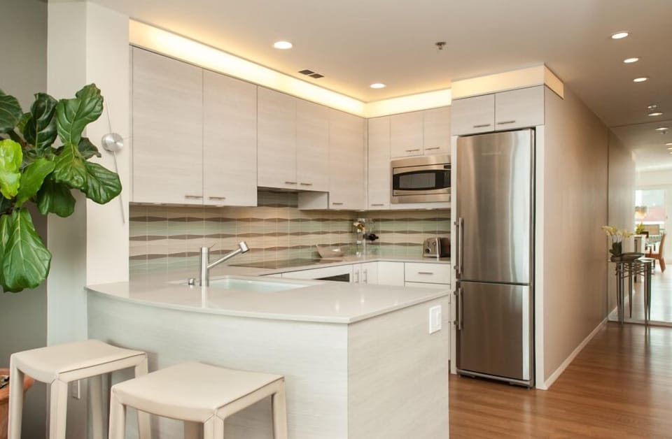 NEW, HIGH END APPLIANCES AND FIXTURES.