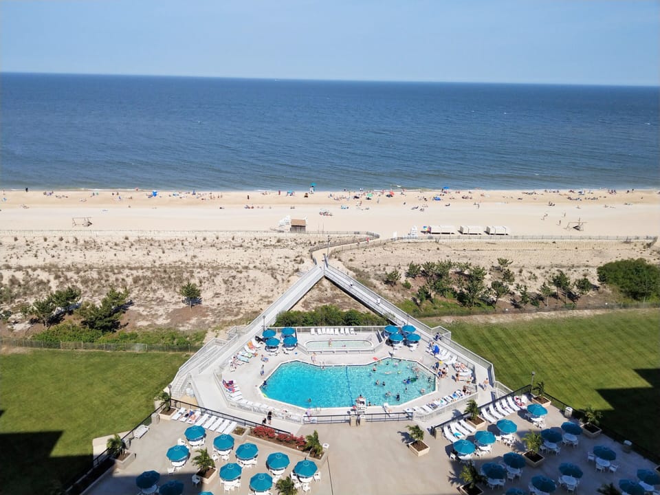 Edgewater Building's heated outdoor pools & smoke free Beach