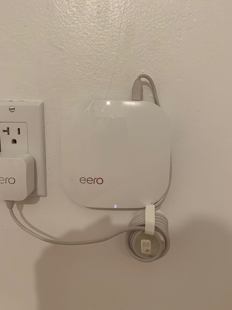 Hi speed wireless internet throughout apt