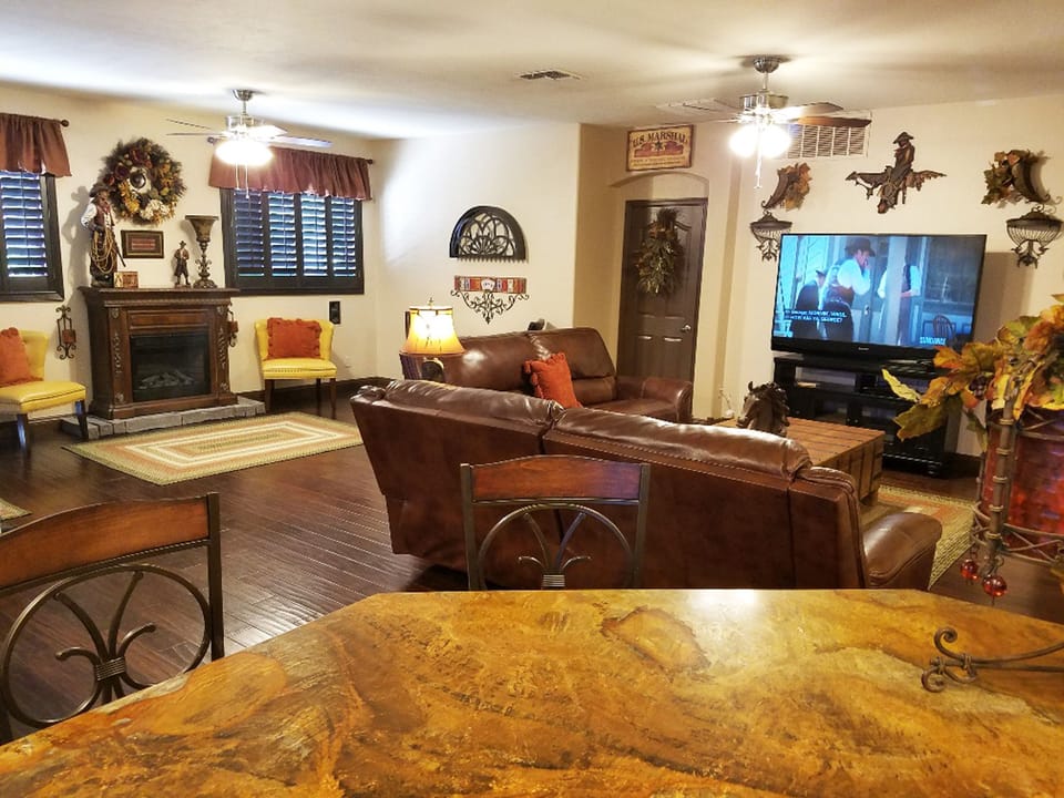 The Wild West Adventure  -Oversized - Great room! Another Stylish Vacation renta