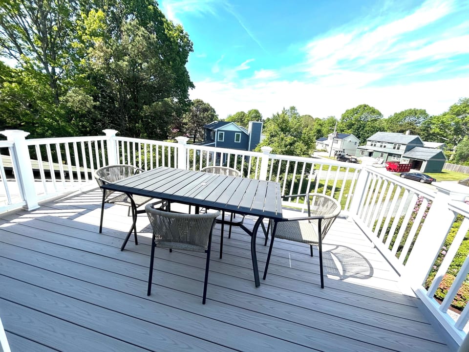 Third floor bonus deck!  Sun from every direction!