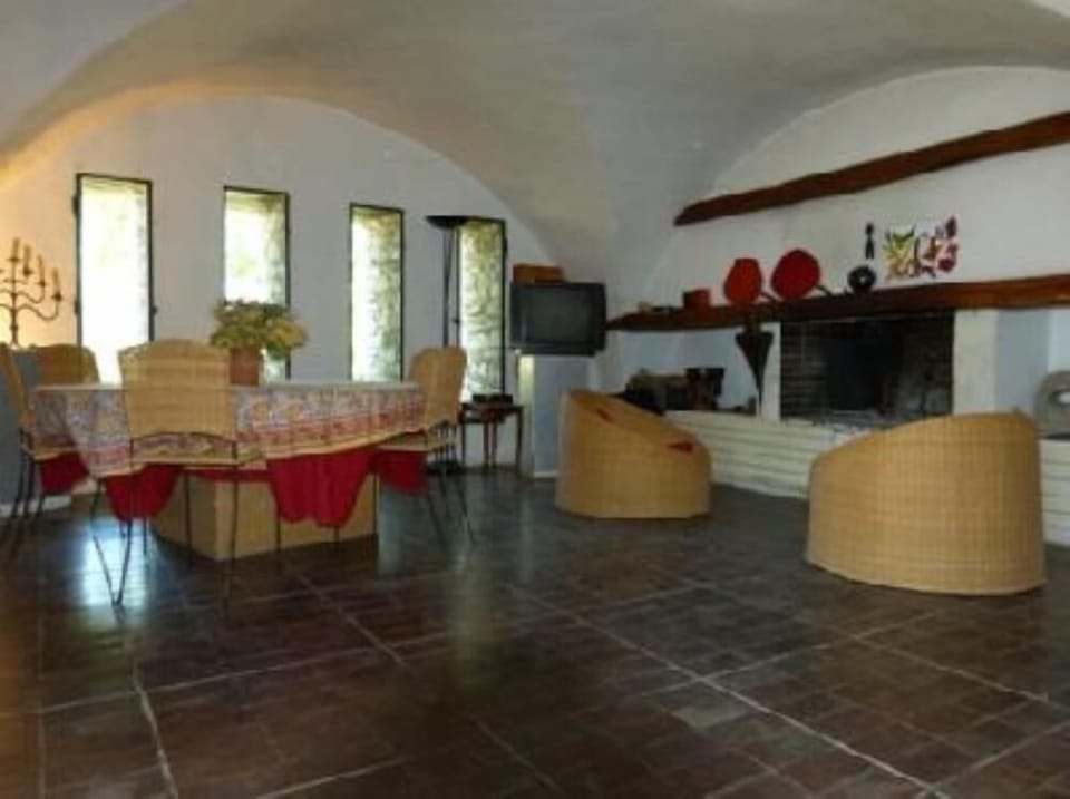 Large living/dining room: television/hi-fi system