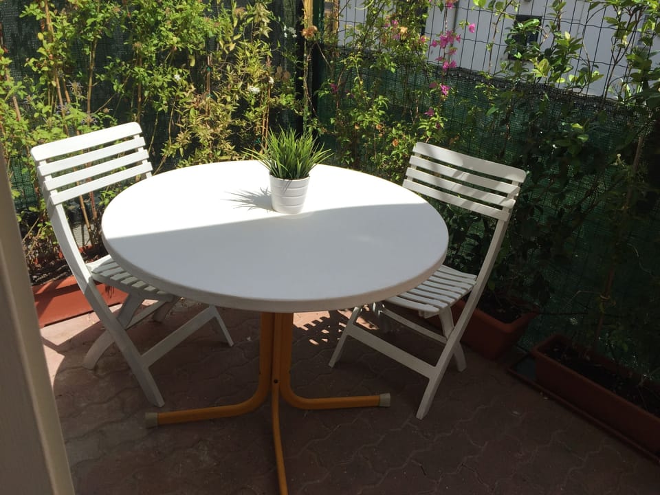 The private outdoor space
