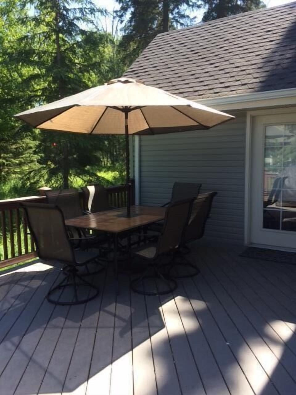 6 seating patio set with unbrella.