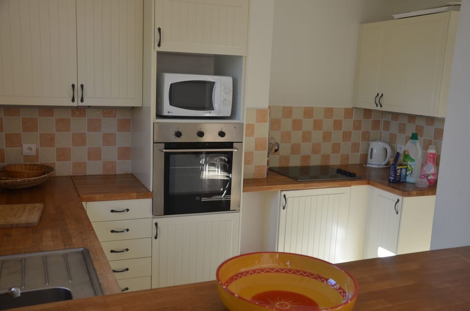 Equiped american kitchen