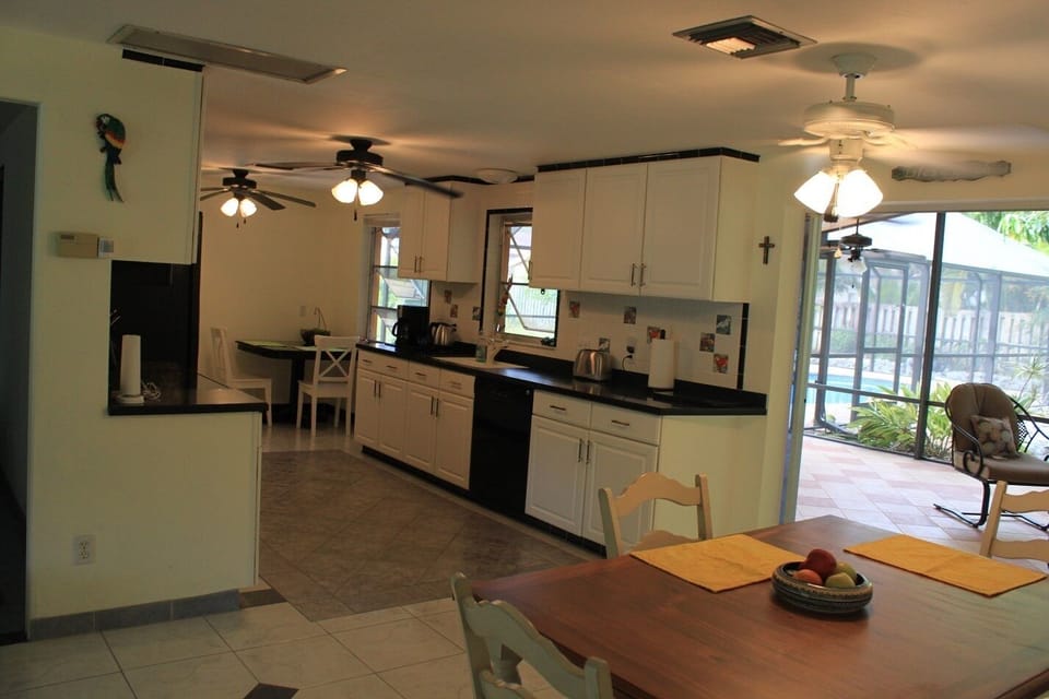 dining room/ kitchen