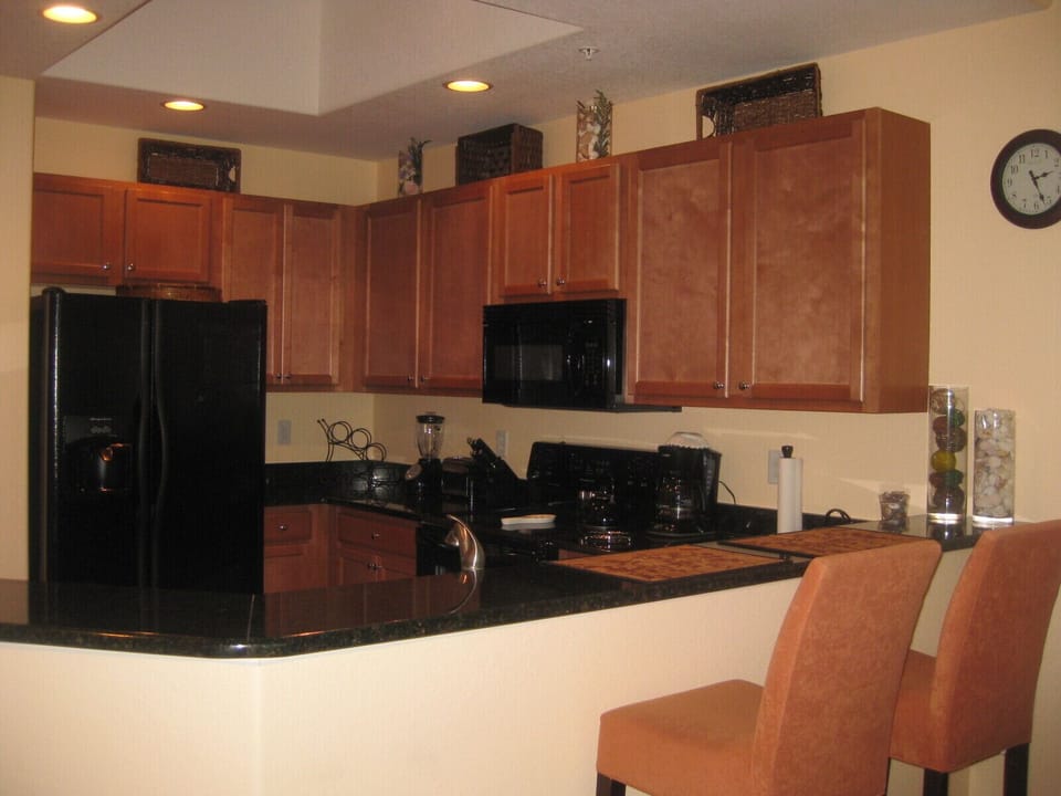 Full view of breakfast bar.