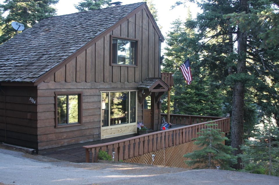 Front entrance looking towards the lake