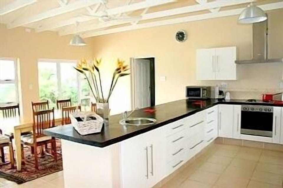 Kitchen dining room