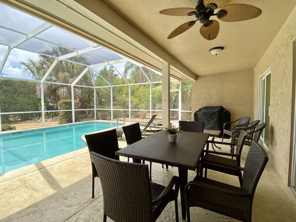 Fire up the Weber! Enjoy dining al fresco - sun, shade, privacy...