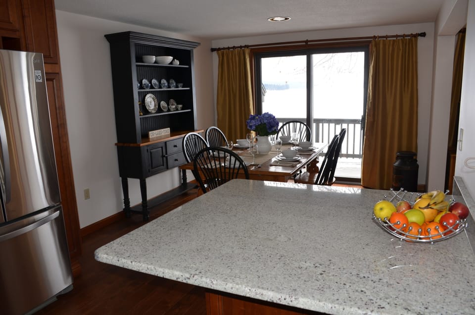 Brand new kitchen/Dining Room/Deck