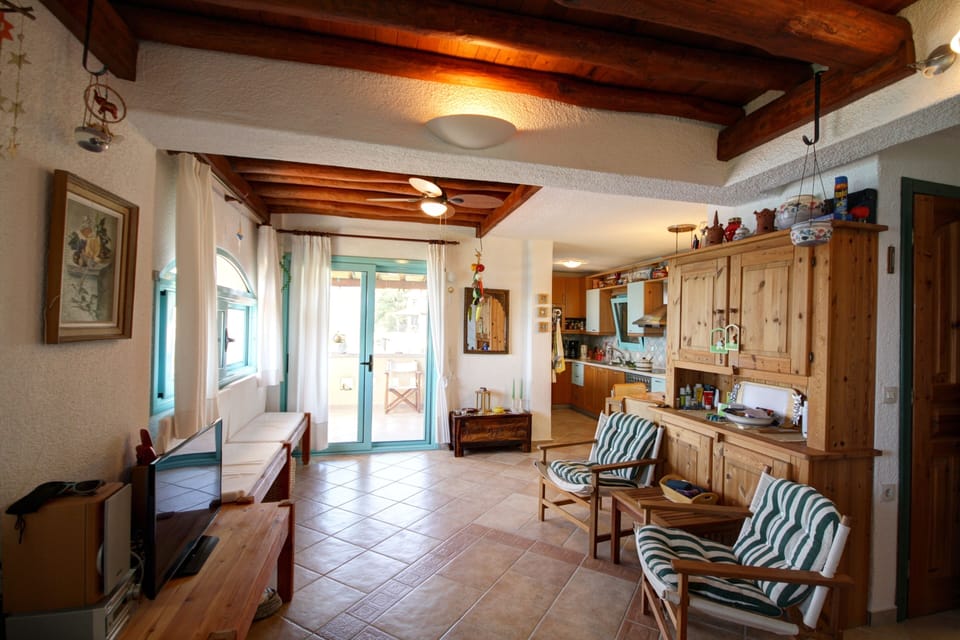 The living area (middle level)