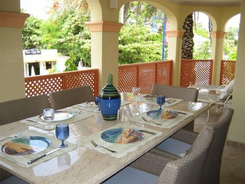 Balcony-Dine Alfresco