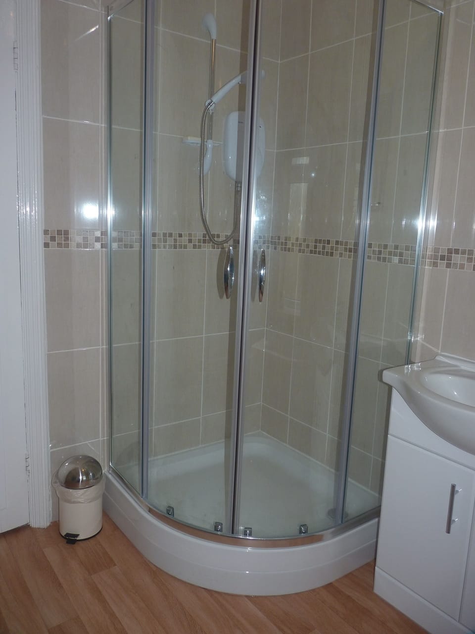 Shower (bathroom)