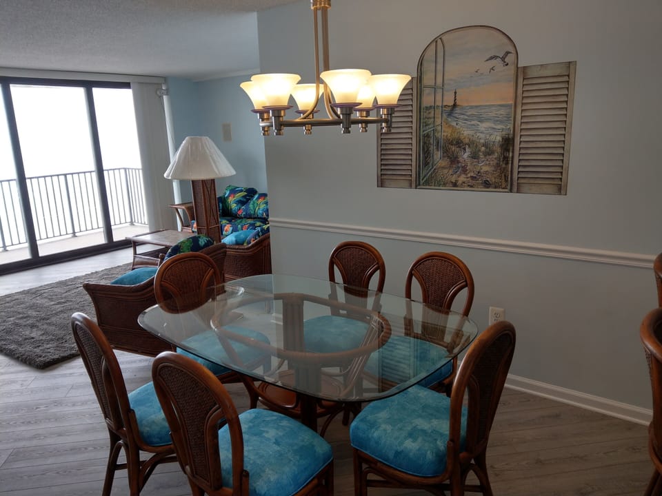Dining Room, open to fully   equiped kitchen with Beach Cottage Decor.
