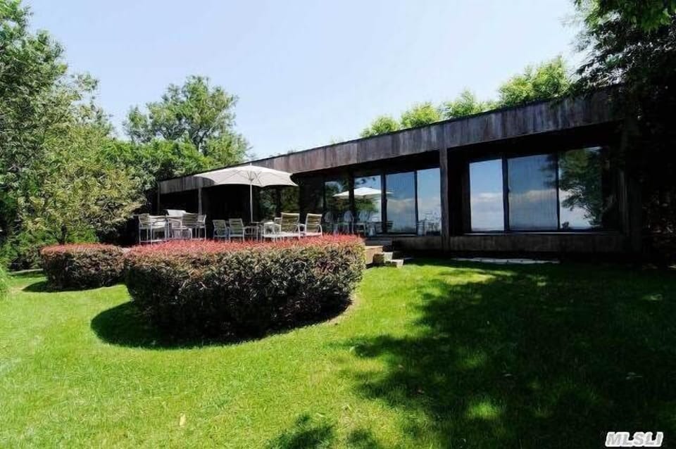 The House - view 2