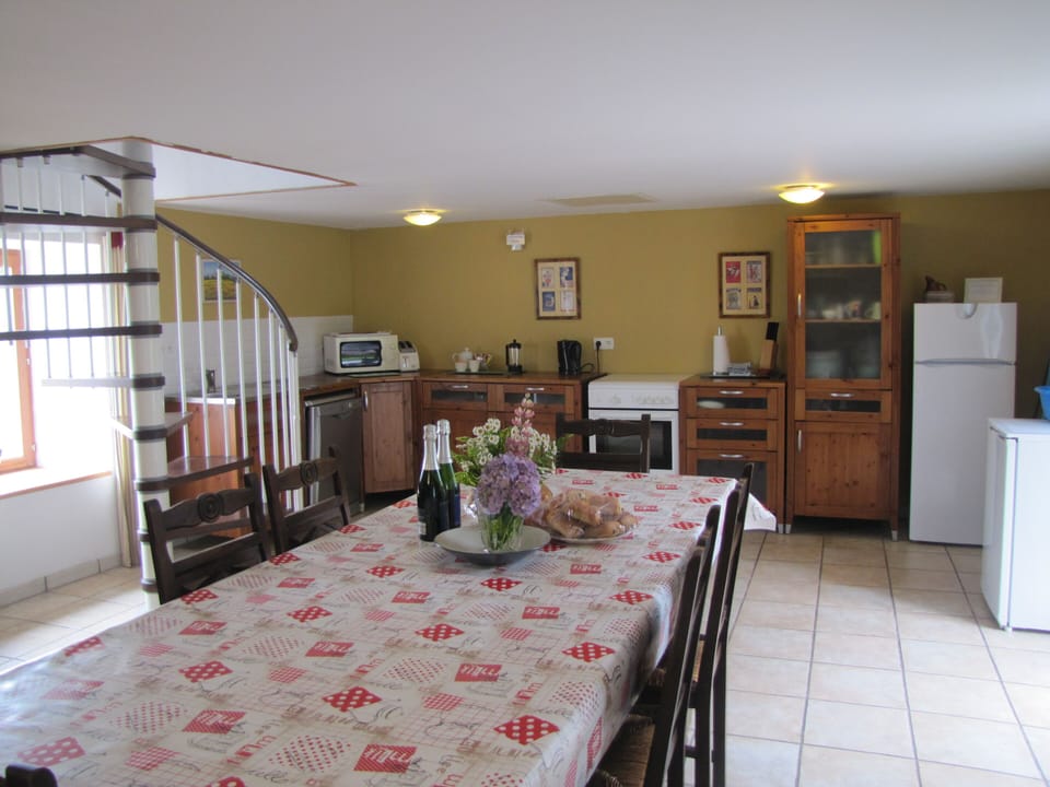 Kitchen dining area