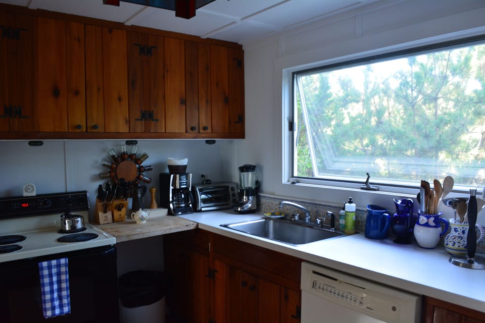 Fully equipped, sunset views, ready for elaborate food prep or quick snacks