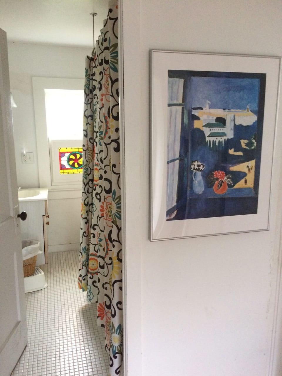 towards the upstairs bathroom... and a glimpse of the ocean