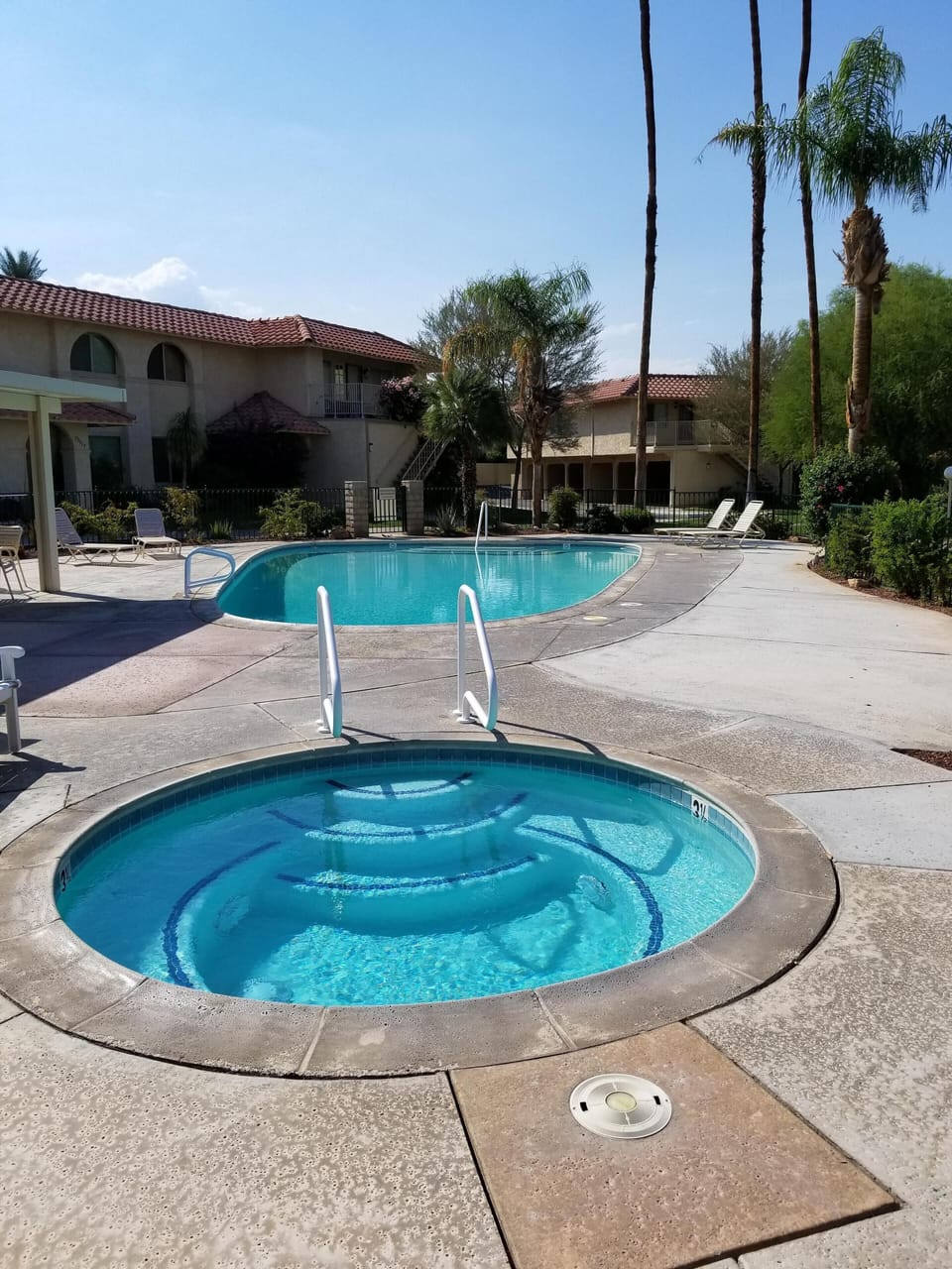 Community Jacuzzi & pool