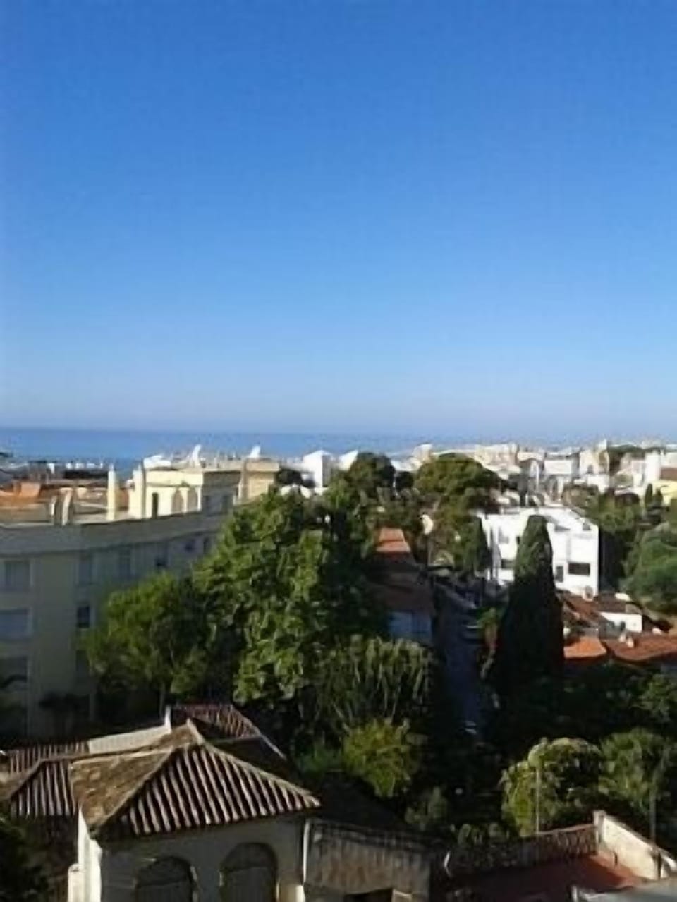 fantastic seaviews from living room + dble bedroom