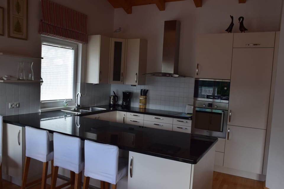 The kitchen is so easy to work in