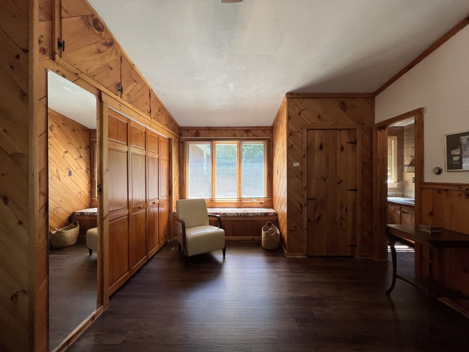 Master BR, street side