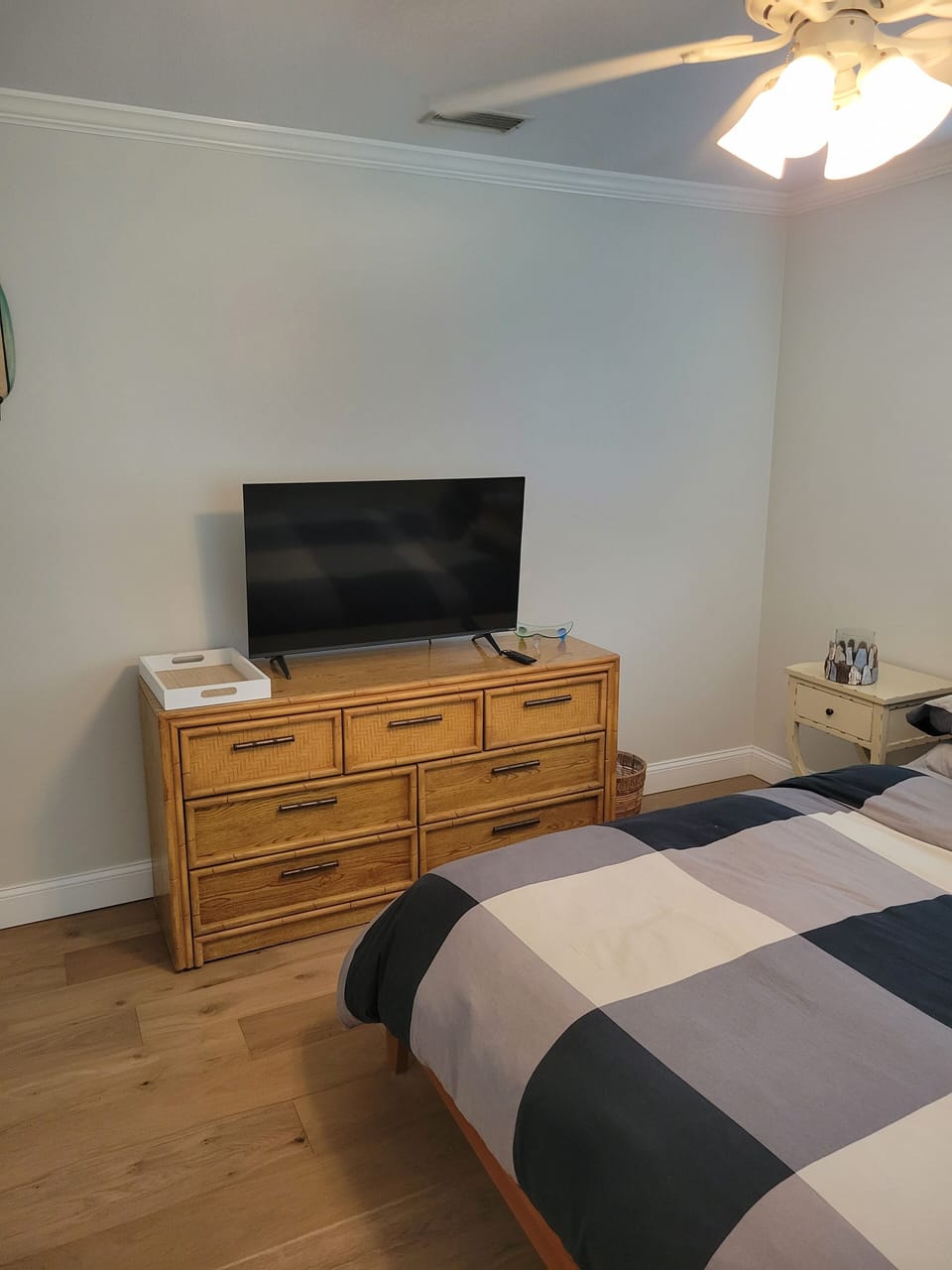 guest bedroom tv