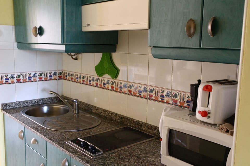 2-plate electric , microwave, kettle, toaster, Moka