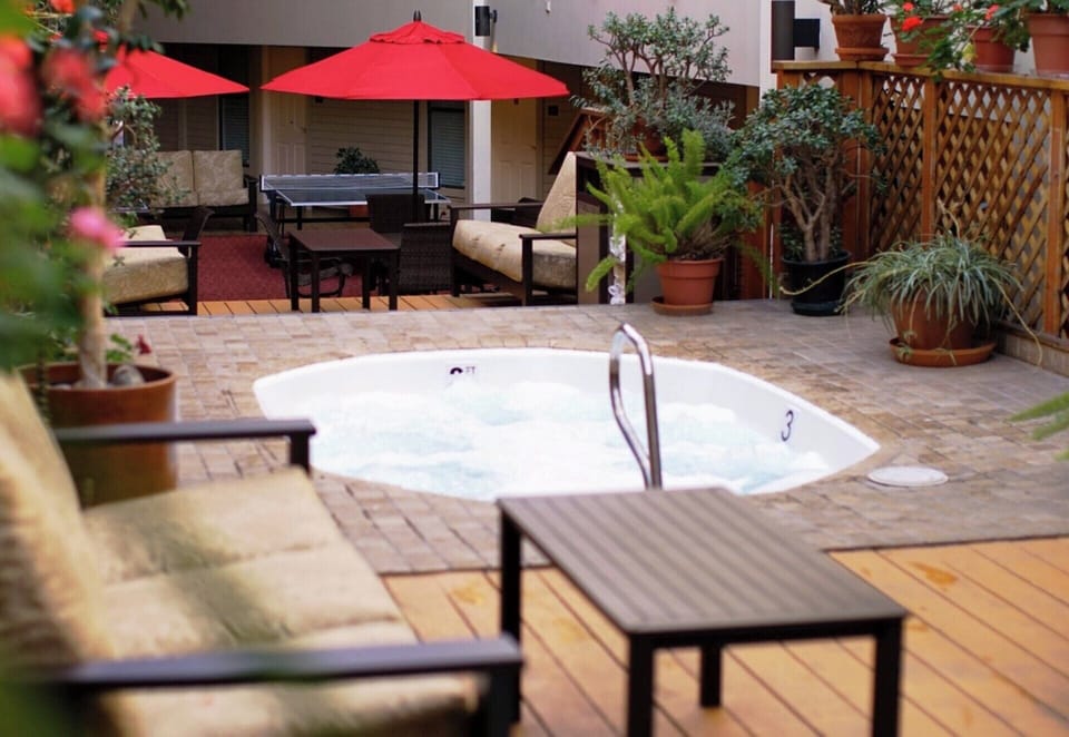 Outdoor spa tub