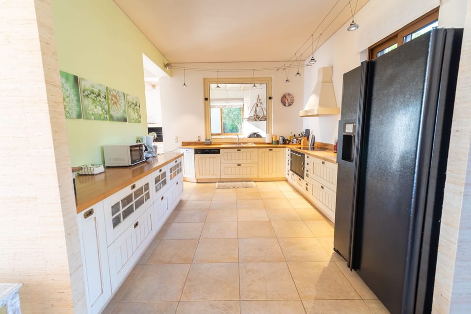 Kitchen (fully equipped)