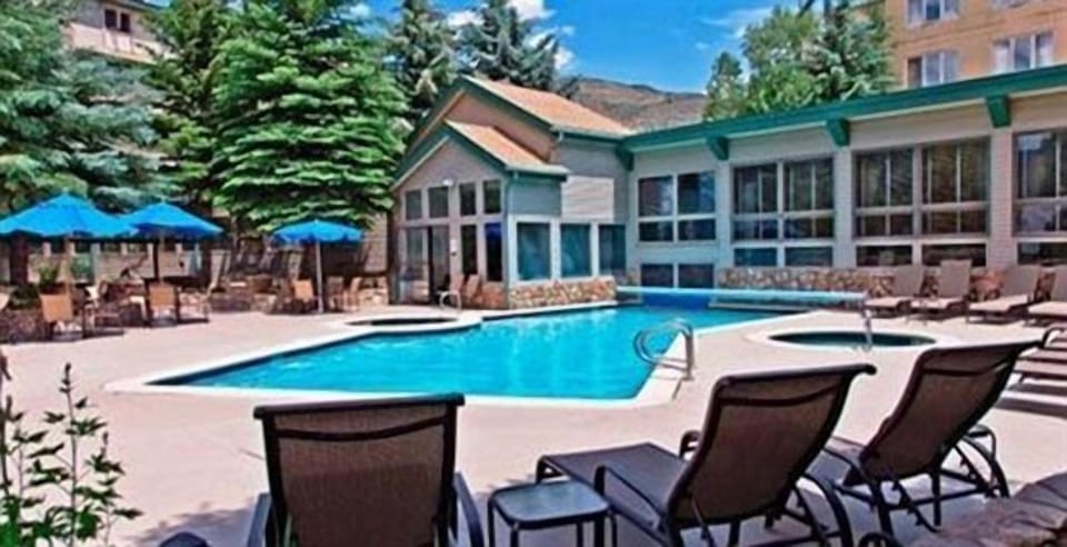 Outdoor-indoor pool, open year round.