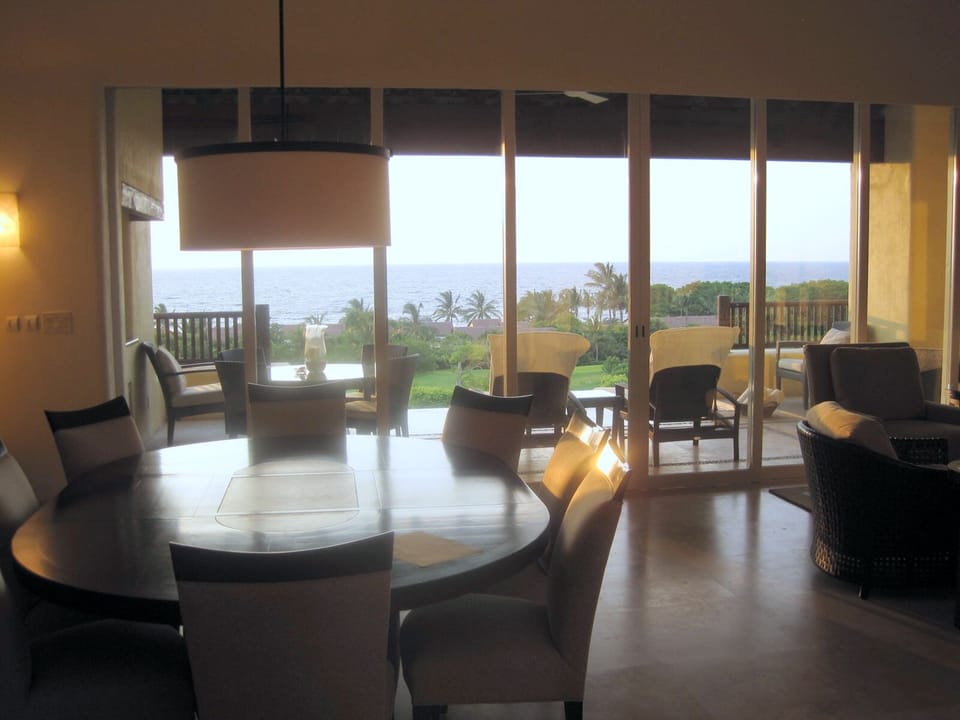 dining room with lanai and ocean view beyond