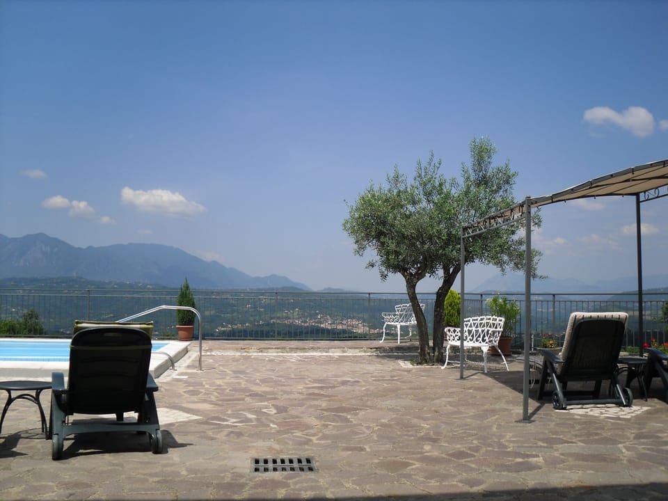 SUNBATHING WITH PANORAMIC VIEWS