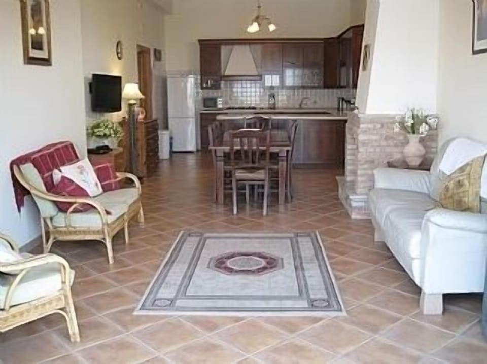 FULL VIEW OF THE TAVERNETTA