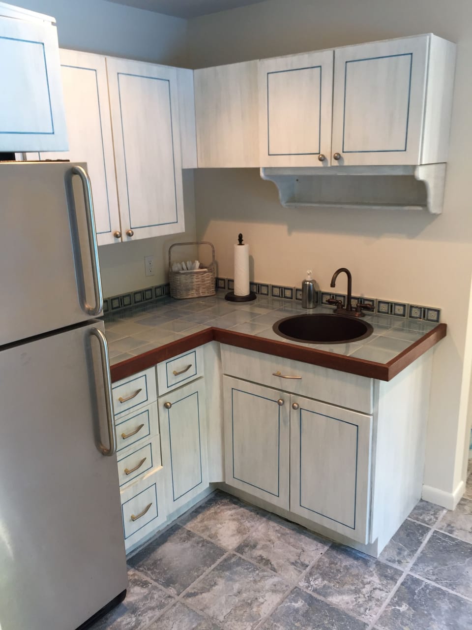 Downstairs Kitchenette