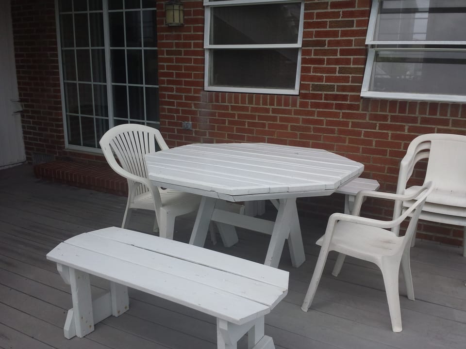Backyard outdoor seating for 6