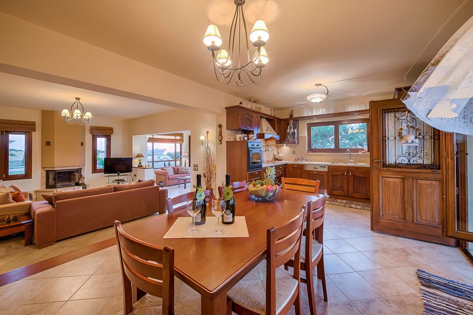 Dining room and kitchen - Villa Russelia