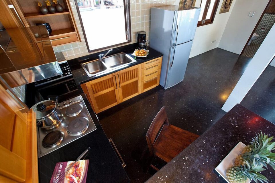 Fully fitted kitchen