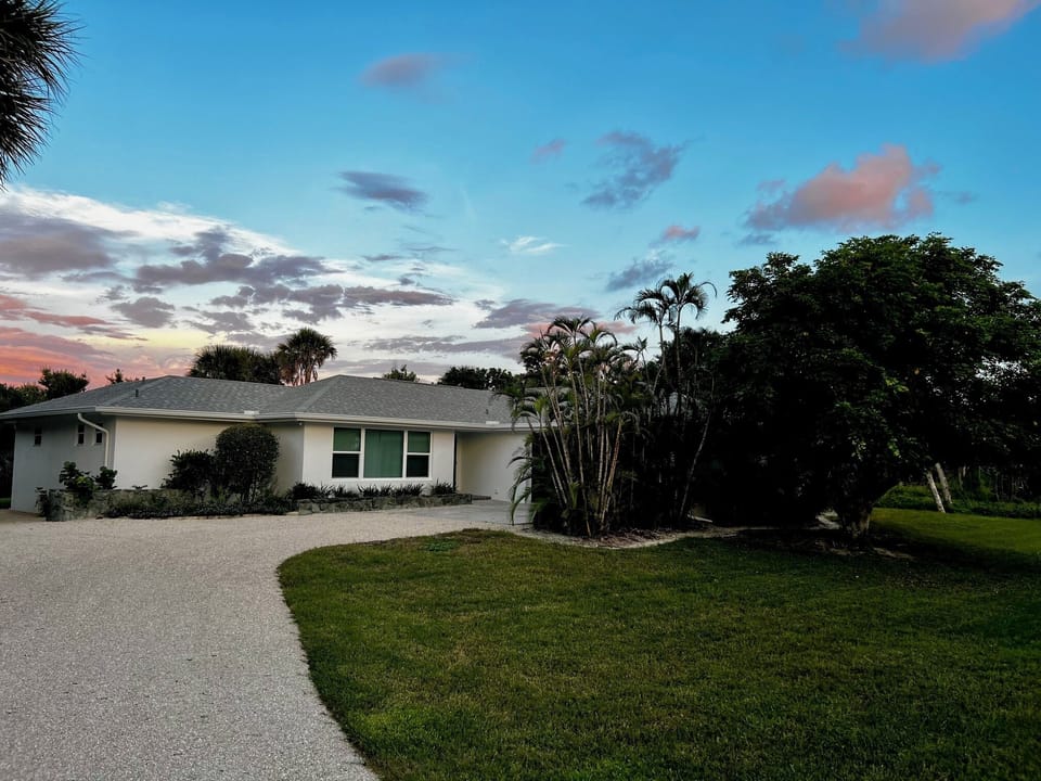 The house seen from the road.