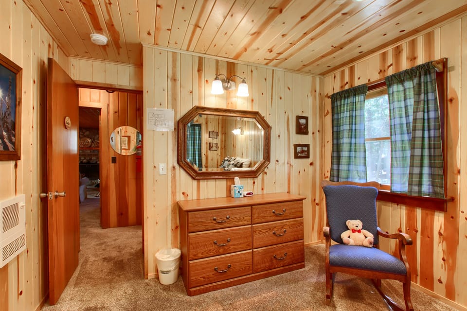 Master Bedroom (Eagle)