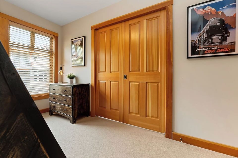 Adjoining doors between Bedroom 3 & 2