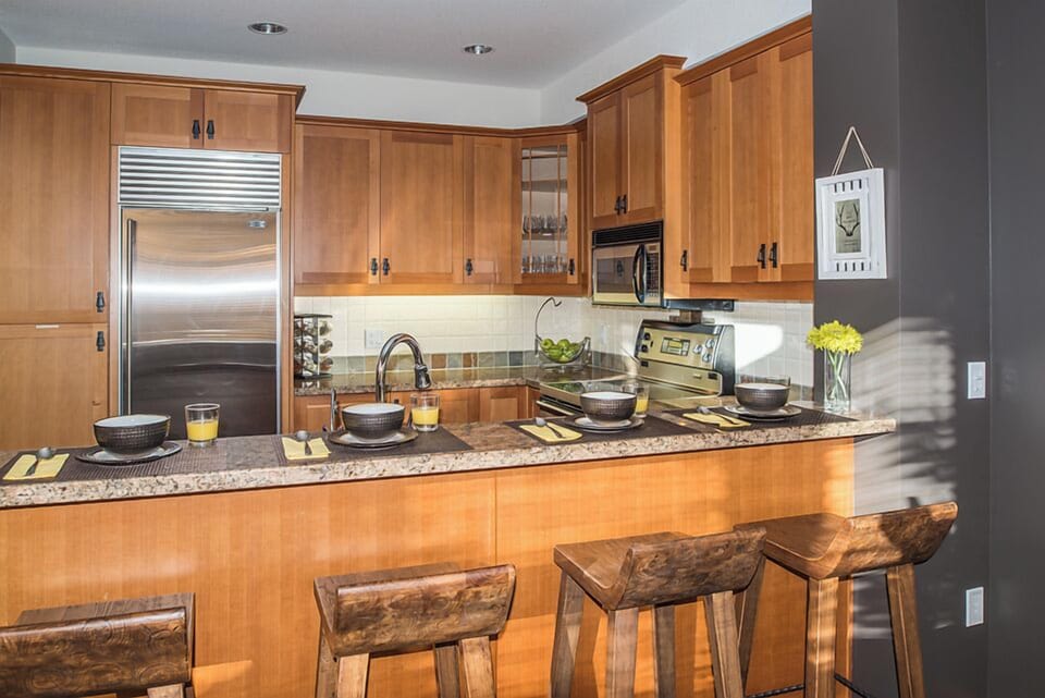 Kitchen with breakfast bar