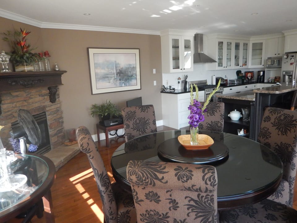 Dining area in great room with view over beach & ocean. 
