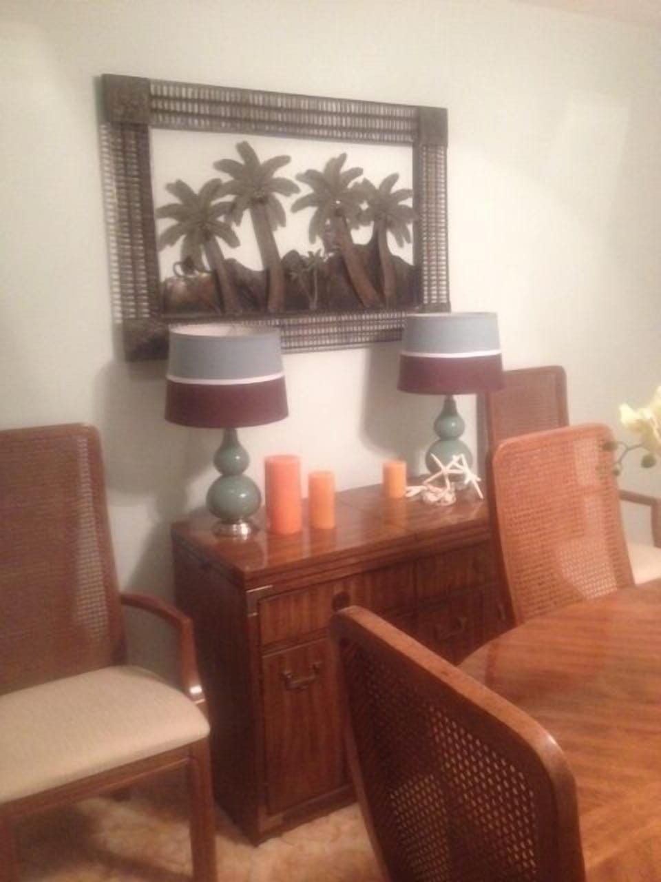 Formal dining room, seats 6.
