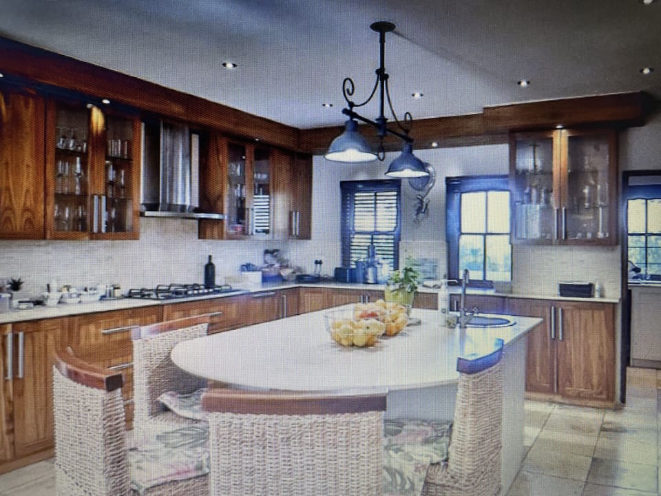 Centre island in kitchen for seamless entertaing